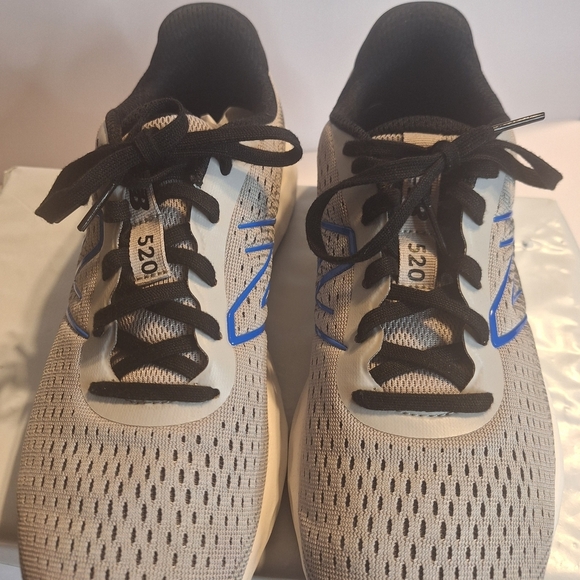 New Balance 520 V8 Unisex   Lightweight Sneakers Shoes. Size M 8/ W 9.5 main image 8